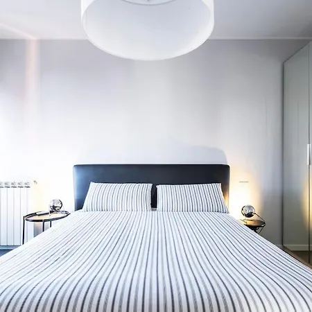아파트 Black & White Flat In Naviglio/ Porta Genova *