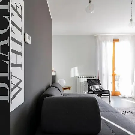 아파트 Black & White Flat In Naviglio/ Porta Genova *
