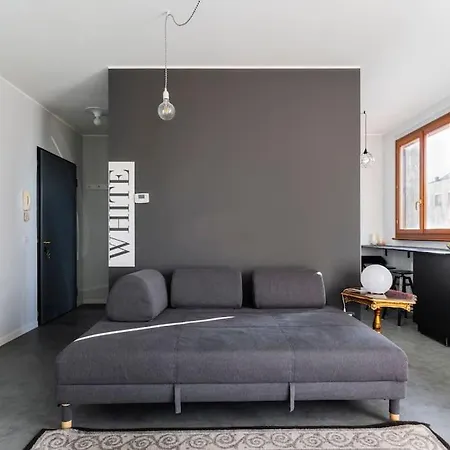 Black & White Flat In Naviglio/ Porta Genova * 밀라노