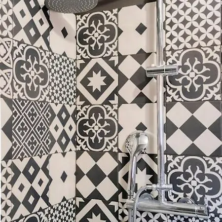 아파트 Black & White Flat In Naviglio/ Porta Genova