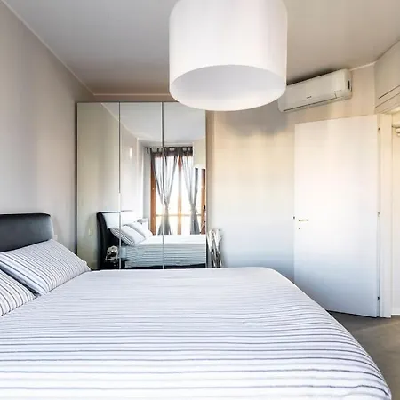 아파트 Black & White Flat In Naviglio/ Porta Genova 밀라노