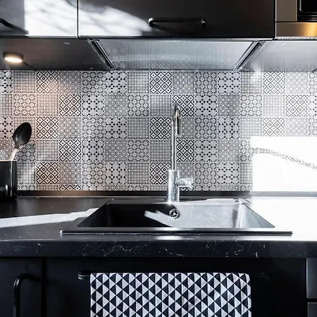 Black & White Flat In Naviglio/ Porta Genova 아파트 *
