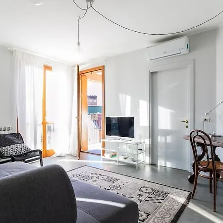 Black & White Flat In Naviglio/ Porta Genova * 밀라노