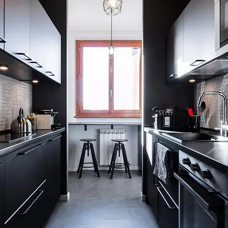 Black & White Flat In Naviglio/ Porta Genova 아파트