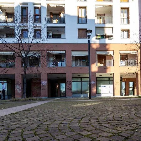 Black & White Flat In Naviglio/ Porta Genova 밀라노
