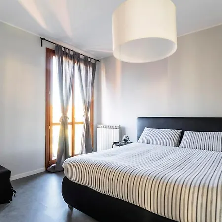Black & White Flat In Naviglio/ Porta Genova Apartamento *
